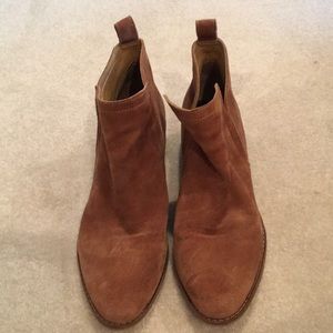 Dolce Vita Tessey tan suede low slip on boot 10